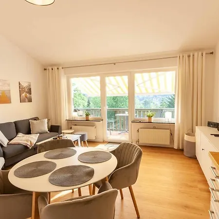 Blickfang Mit Balkon Und Traumblick Apartment *